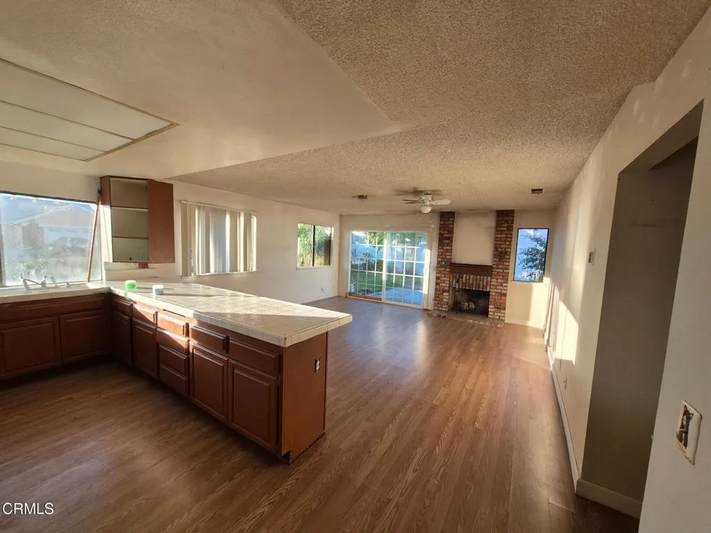 1835 Kennedy Place, Oxnard, California 93033 home-pic-1