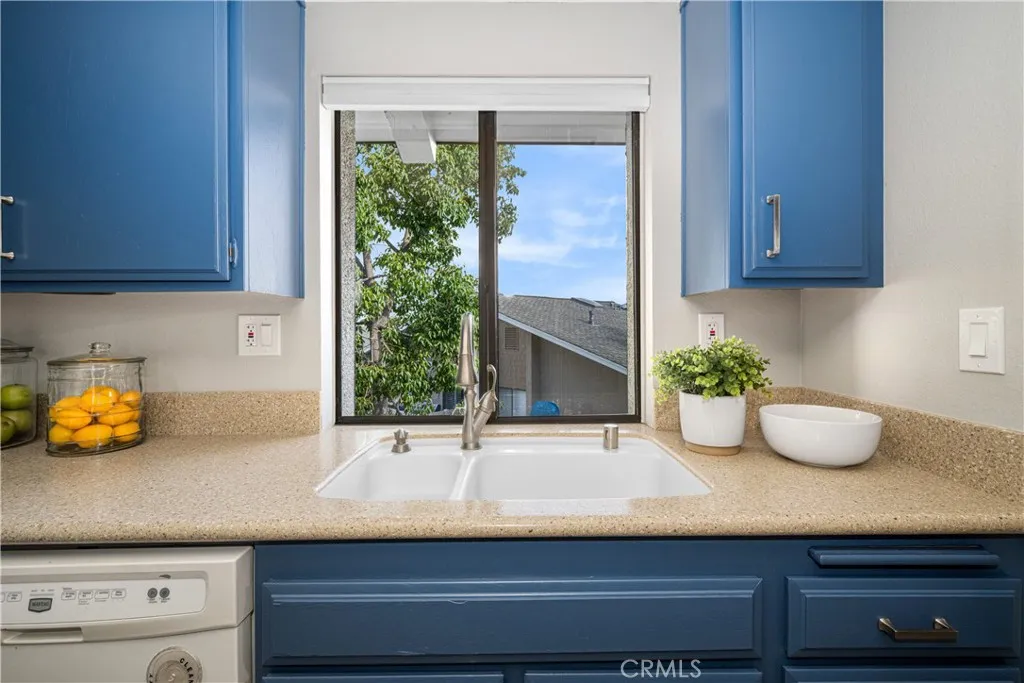8777 Tulare Drive 411h, Huntington Beach, California 92646 home-pic-12