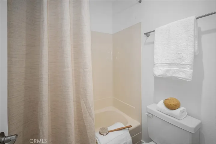 Primary Bathroom Tub/Shower