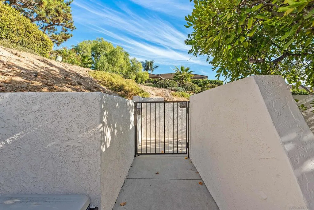 17976 17978 Sencillo Ln, San Diego, California 92128 home-pic-30