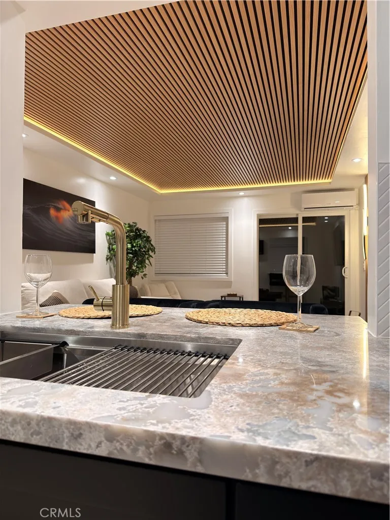 1140 Pacific Ave Unit  home-pic-8