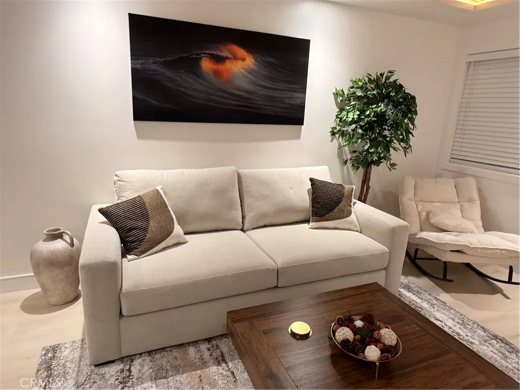 1140 Pacific Ave Unit  home-pic-3