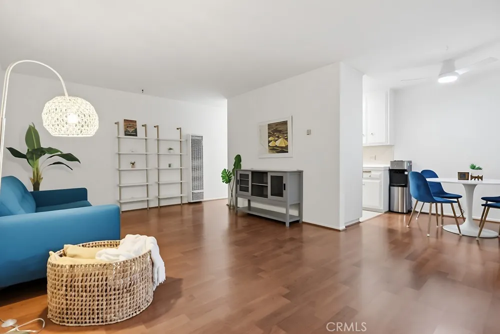 307 Cherry Avenue 6, Long Beach, California 90802 home-pic-0