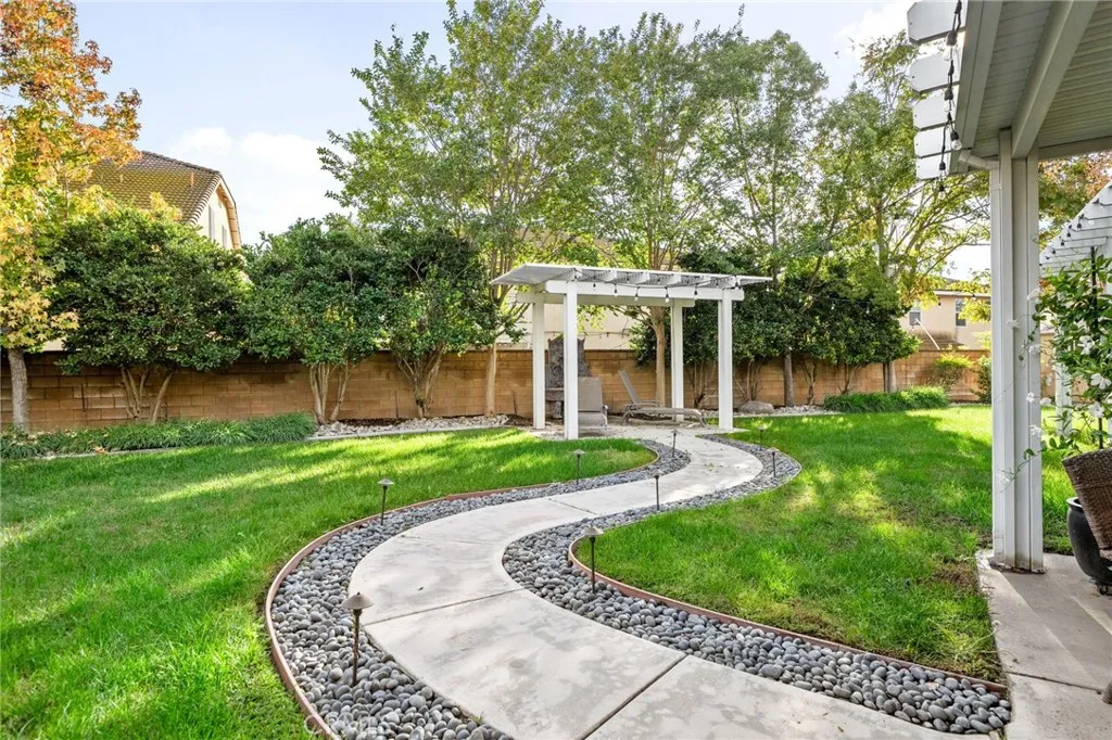 13879 Fair Meadows Court, Eastvale, California 92880 home-pic-46