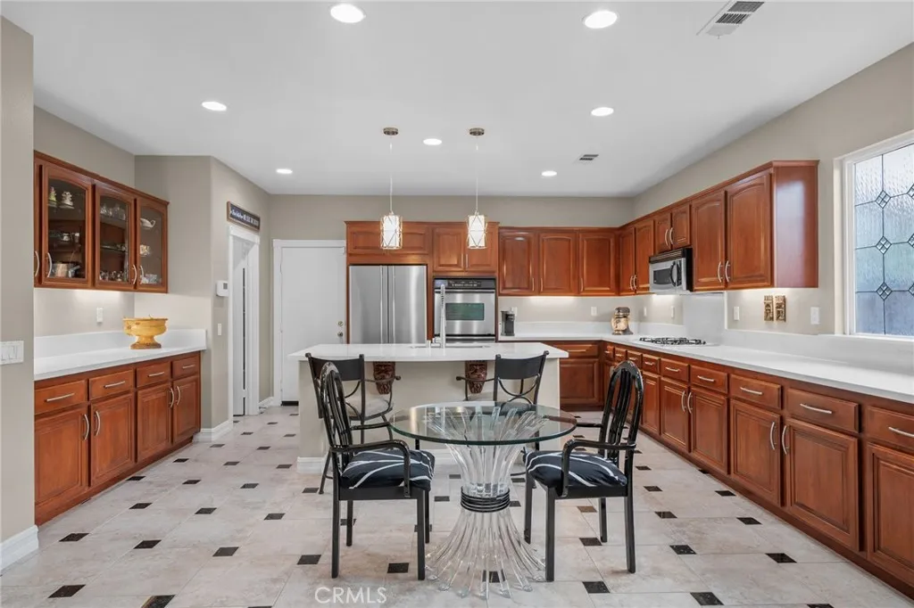 13879 Fair Meadows Court, Eastvale, California 92880 home-pic-20