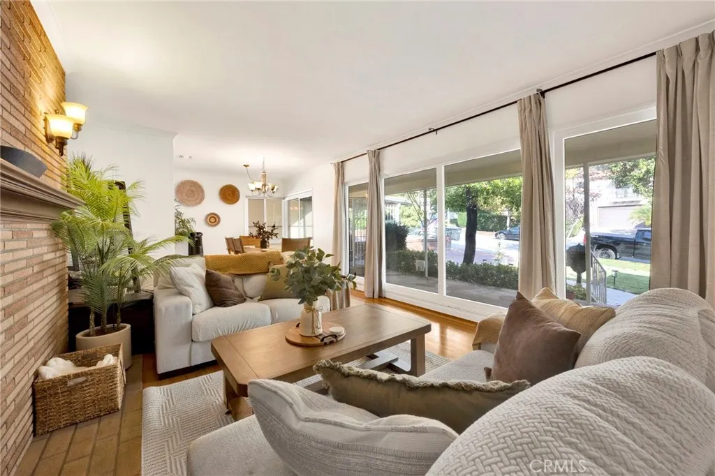 695 Glenmore Boulevard, Glendale, California 91206 home-pic-4