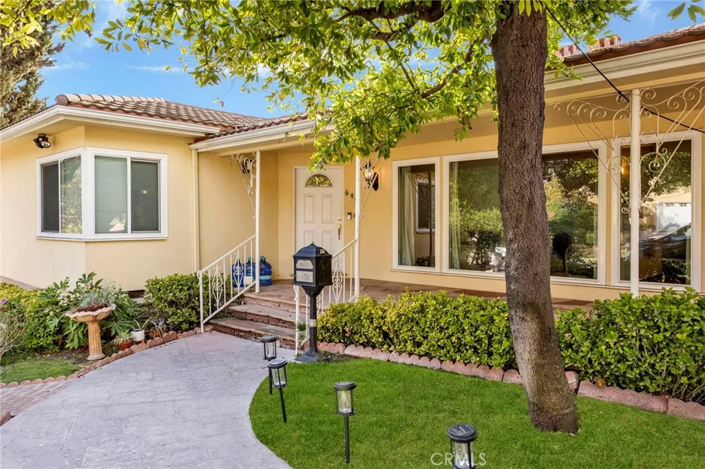 695 Glenmore Boulevard, Glendale, California 91206 home-pic-2
