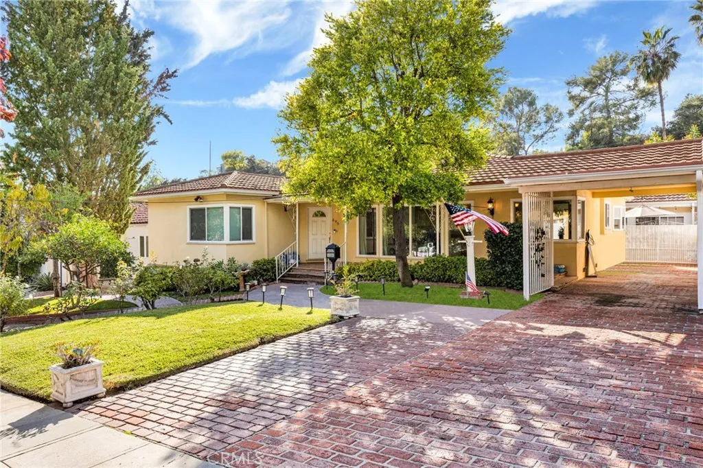 695 Glenmore Boulevard, Glendale, California 91206 home-pic-1