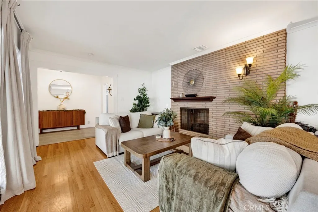 695 Glenmore Boulevard, Glendale, California 91206 home-pic-6