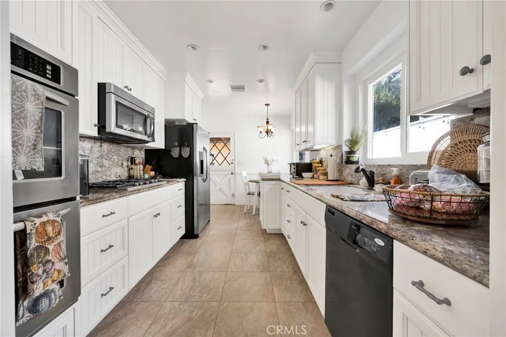 695 Glenmore Boulevard, Glendale, California 91206 home-pic-9