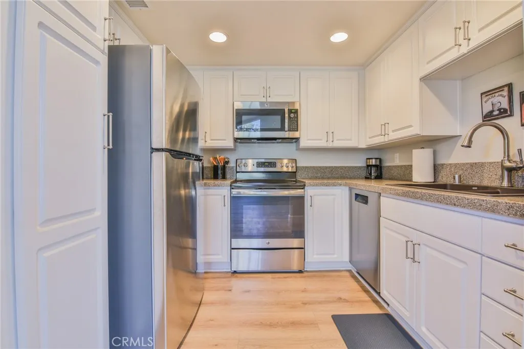 40 Rainwood, Aliso Viejo, California 92656 home-pic-3
