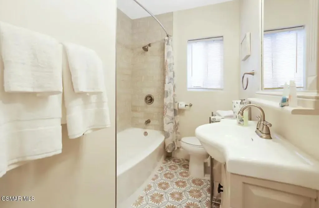 39 W Simpson Street, Ventura, California 93001 home-pic-10