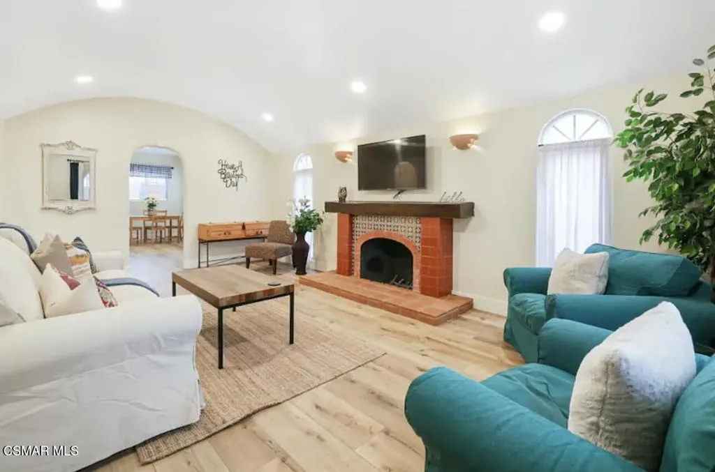 39 W Simpson Street, Ventura, California 93001 home-pic-3