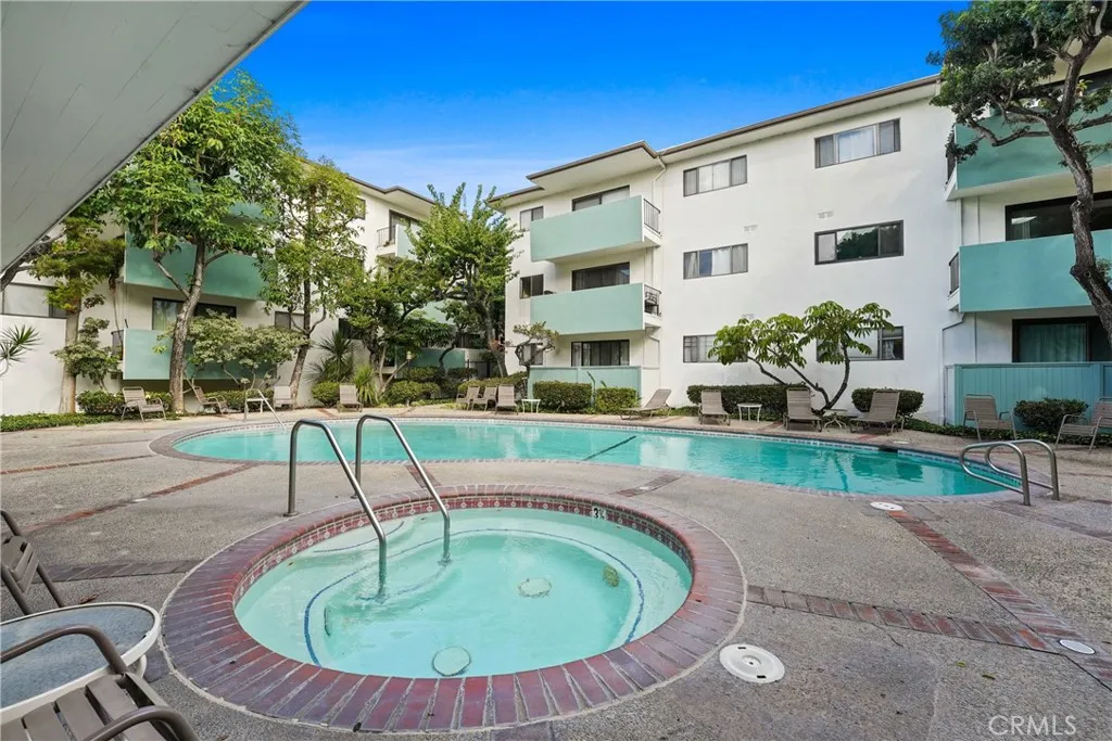 5000 S Centinela 101, Los Angeles, California 90066 home-pic-1