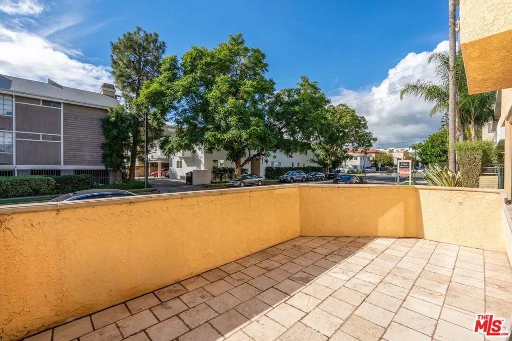 1716 Brockton Avenue 101, Los Angeles, California 90025 home-pic-23
