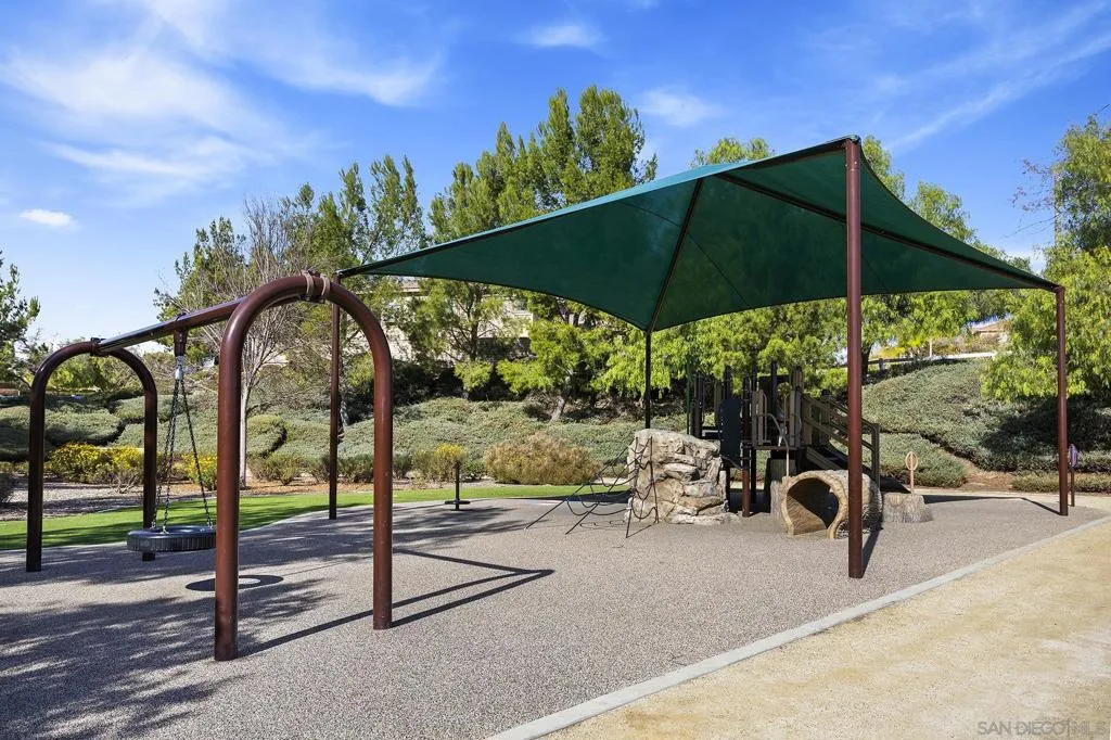 33451 Victoria Ct, Temecula, California 92592 home-pic-36