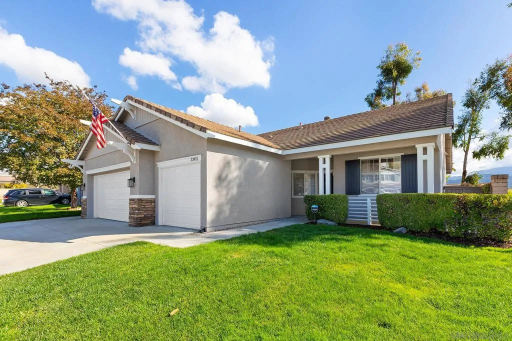 33451 Victoria Ct, Temecula, California 92592 home-pic-2