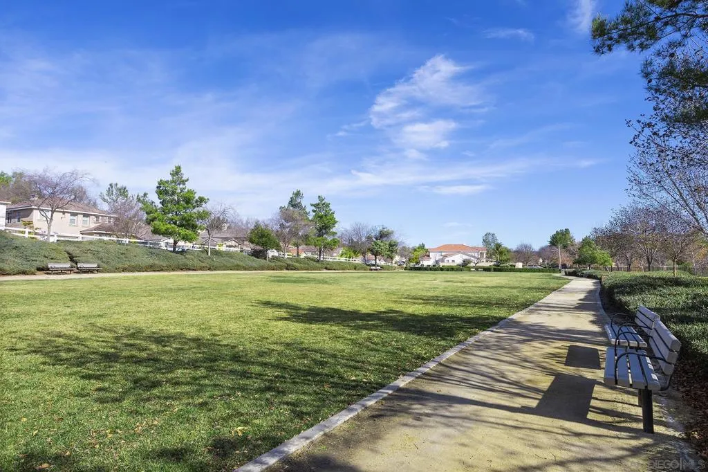 33451 Victoria Ct, Temecula, California 92592 home-pic-37
