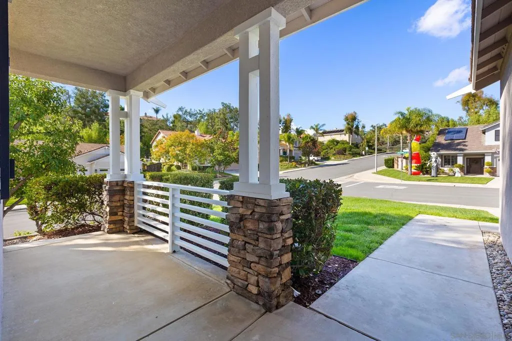 33451 Victoria Ct, Temecula, California 92592 home-pic-5