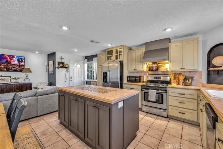 7429 Maude Adams, 29 Palms, California 92277