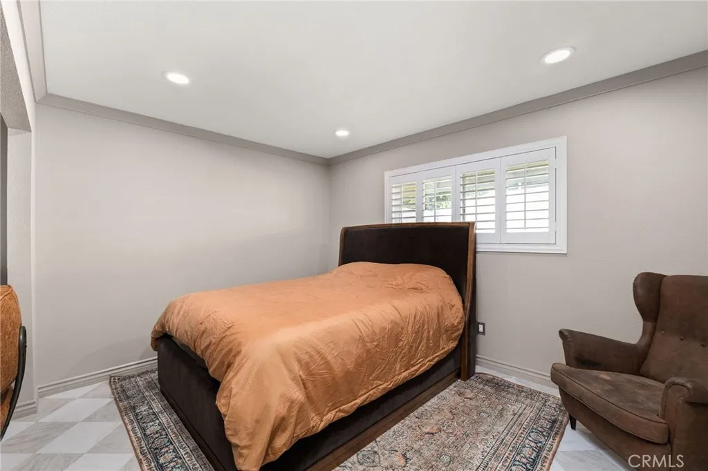 736 Apache Trail, Riverside, California 92507 home-pic-20