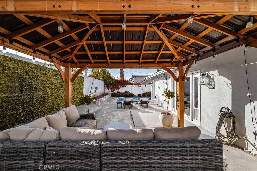 736 Apache Trail, Riverside, California 92507 home-pic-27