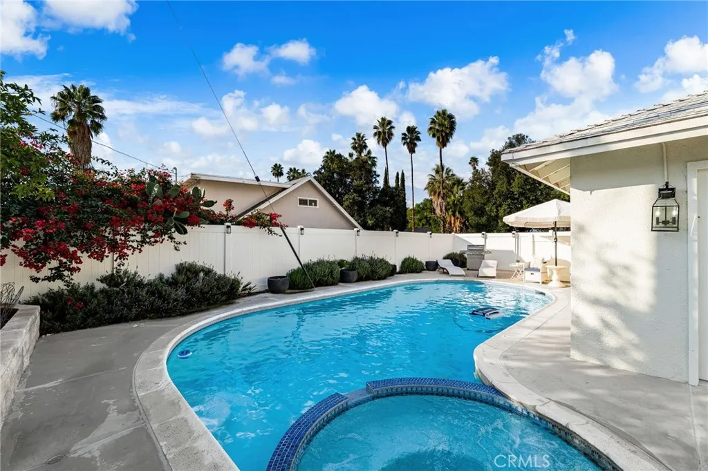 736 Apache Trail, Riverside, California 92507 home-pic-1