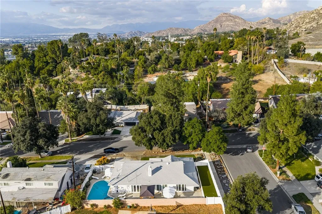 736 Apache Trail, Riverside, California 92507 home-pic-31