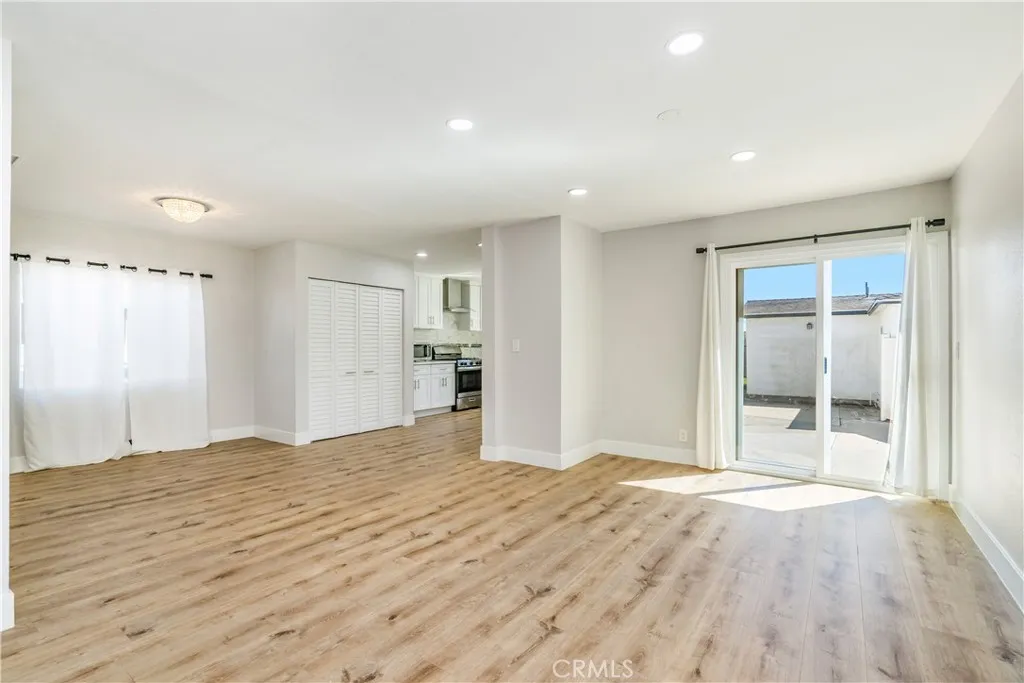 6714 Amigo, Reseda, California 91335 home-pic-3