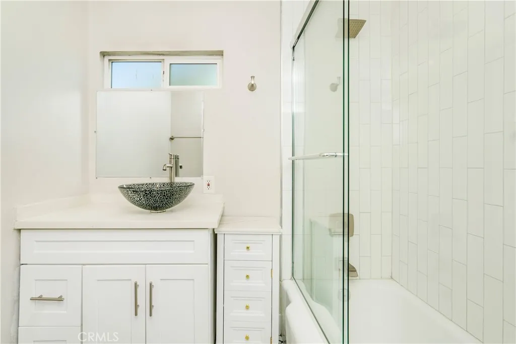 6714 Amigo, Reseda, California 91335 home-pic-9