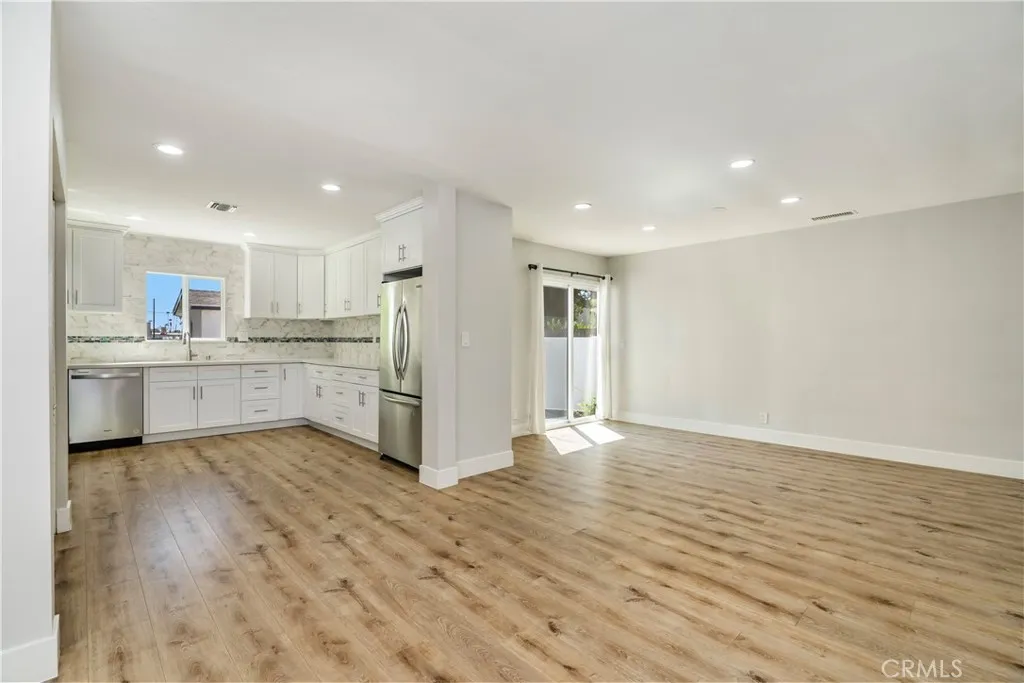 6714 Amigo, Reseda, California 91335 home-pic-4