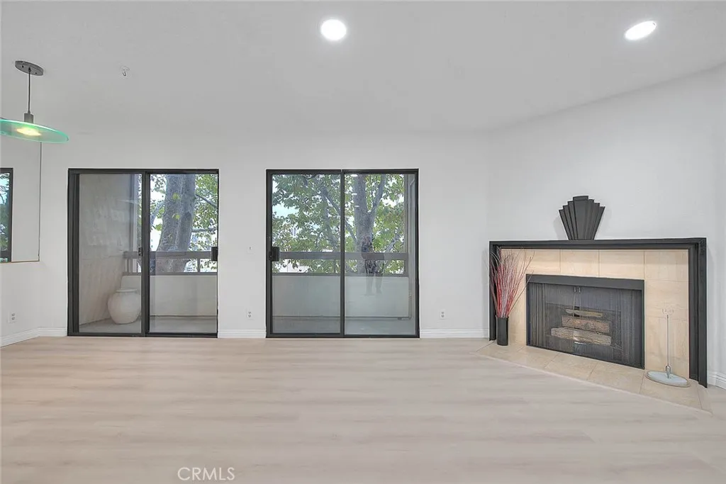 460 Oak Street 201, Glendale, California 91204 home-pic-1