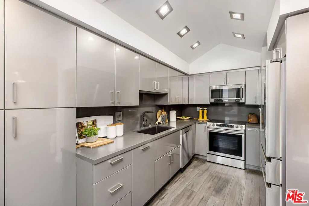 7250 Franklin Avenue 1204, Los Angeles, California 90046 home-pic-10