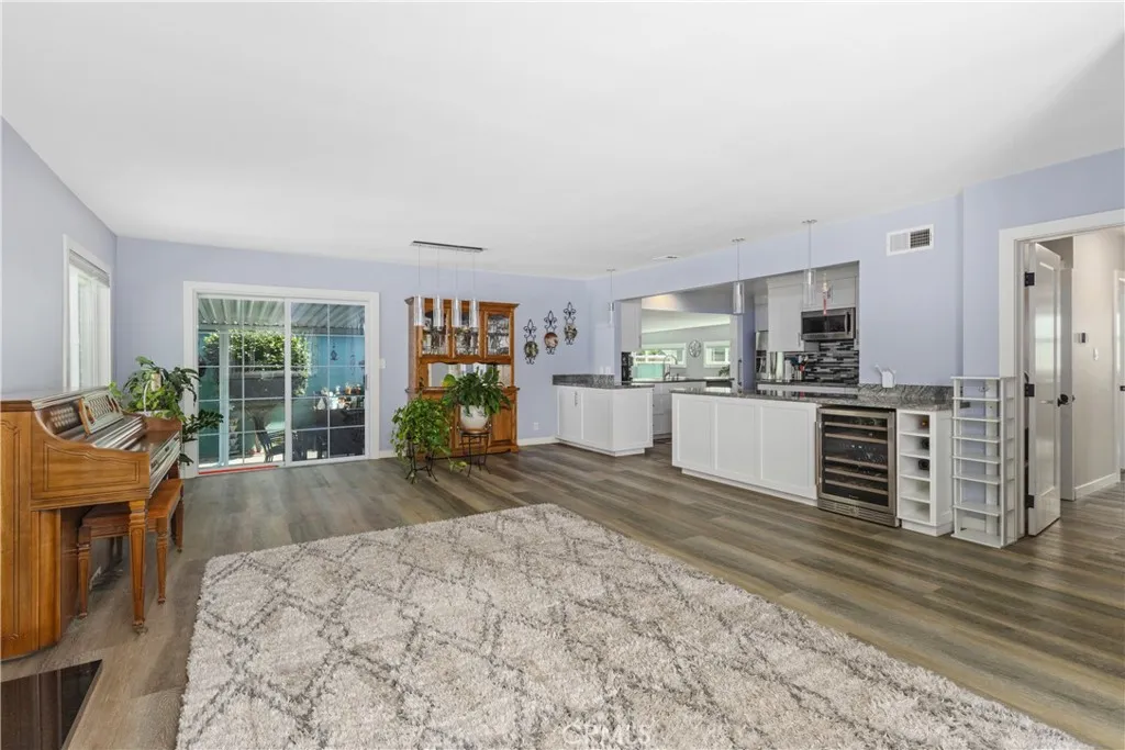 6103 Wolfe St, Lakewood, California 90713 home-pic-7