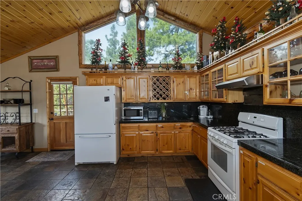 340 Stoney Creek, Big Bear Lake, California 92315 home-pic-21