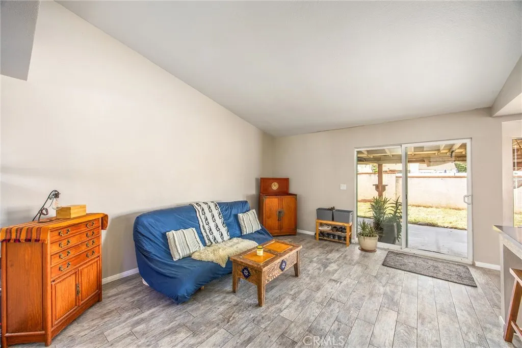 2201 Canyon, Colton, California 92324 home-pic-12