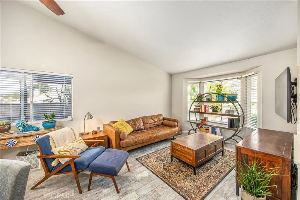 2201 Canyon, Colton, California 92324 home-pic-8