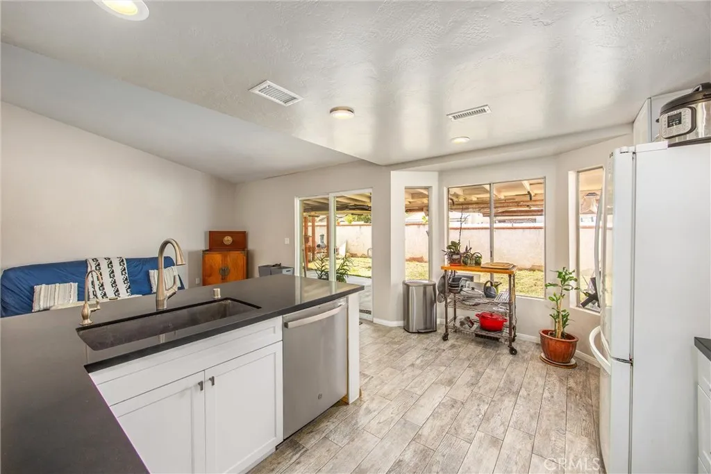 2201 Canyon, Colton, California 92324 home-pic-20