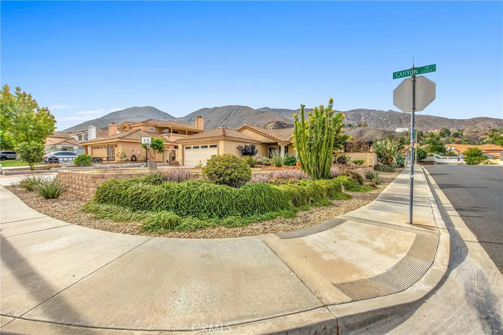 2201 Canyon, Colton, California 92324 home-pic-3