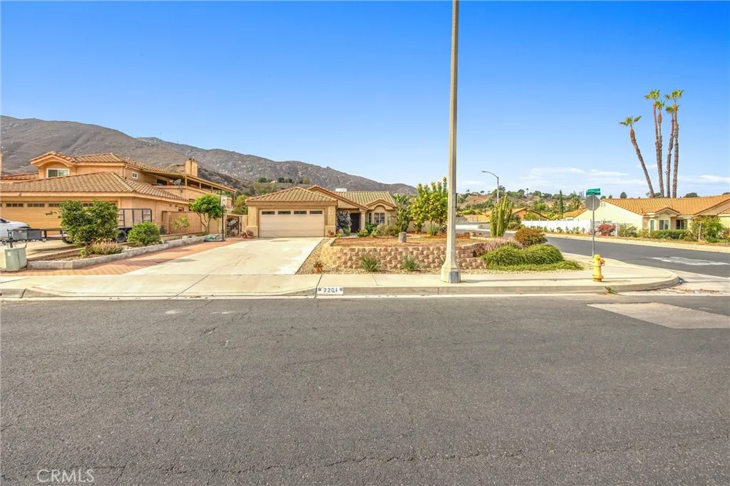 2201 Canyon, Colton, California 92324 home-pic-1