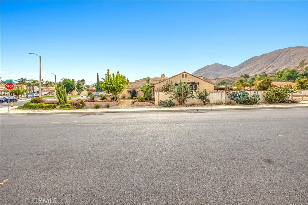 2201 Canyon, Colton, California 92324 home-pic-4