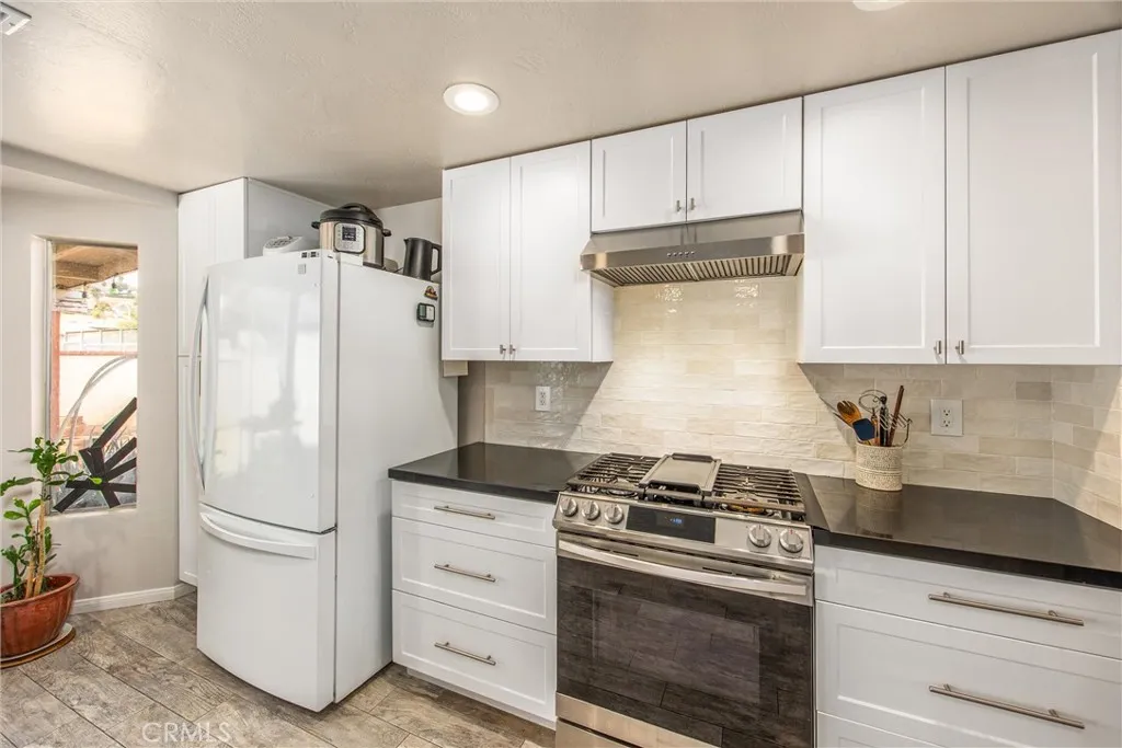 2201 Canyon, Colton, California 92324 home-pic-19
