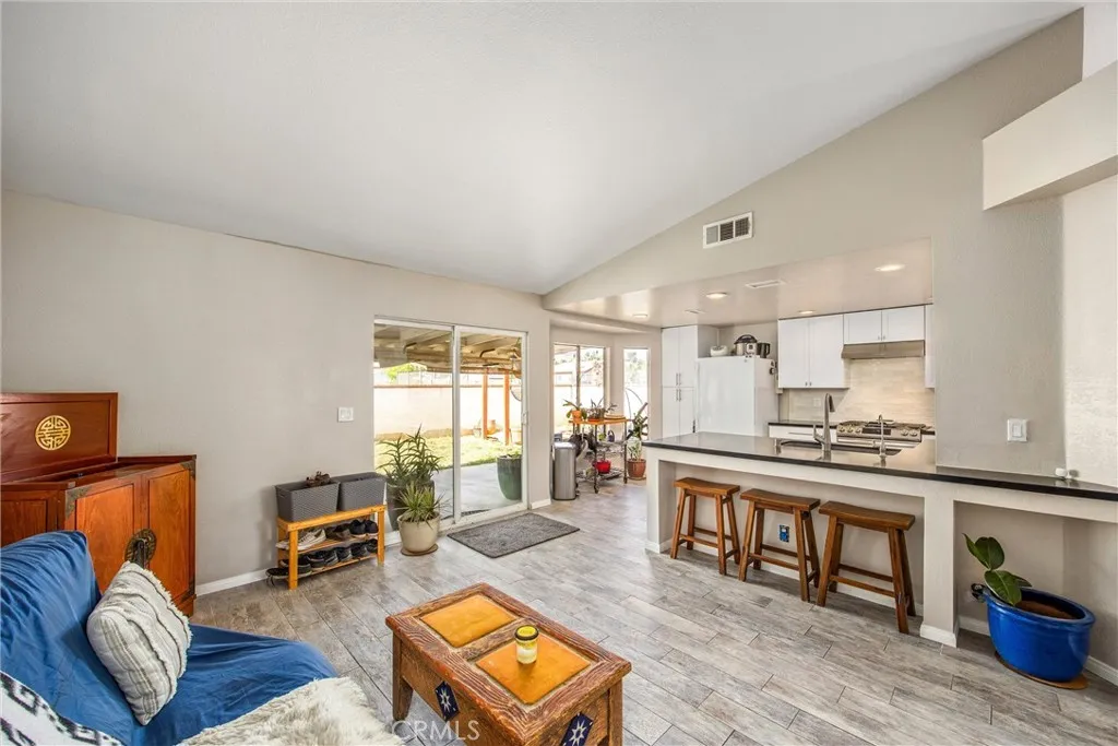 2201 Canyon, Colton, California 92324 home-pic-13