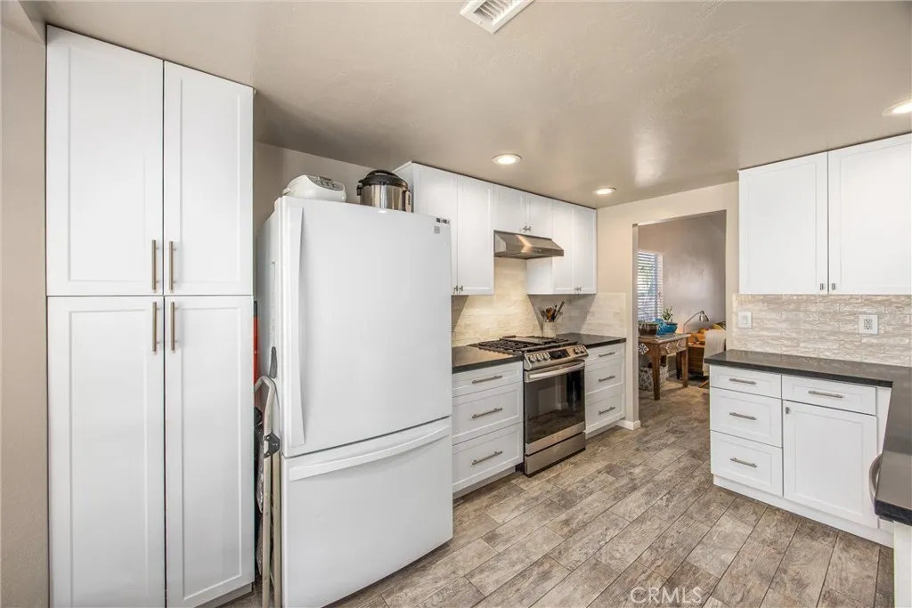 2201 Canyon, Colton, California 92324 home-pic-17