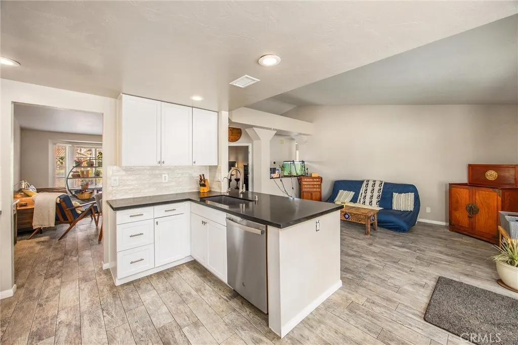 2201 Canyon, Colton, California 92324 home-pic-18