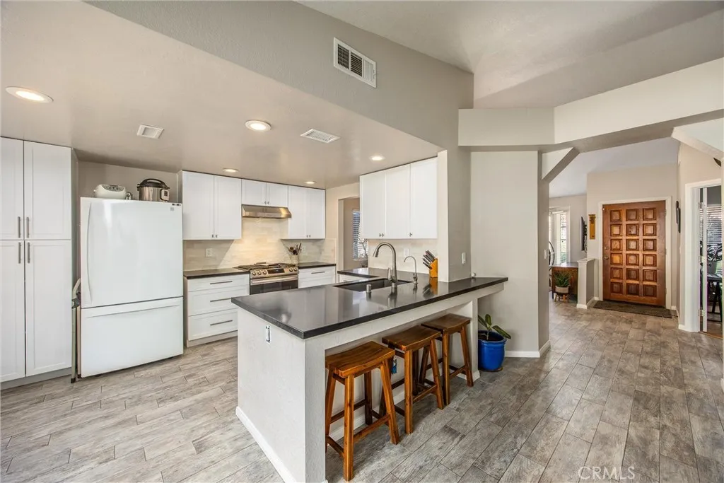 2201 Canyon, Colton, California 92324 home-pic-16