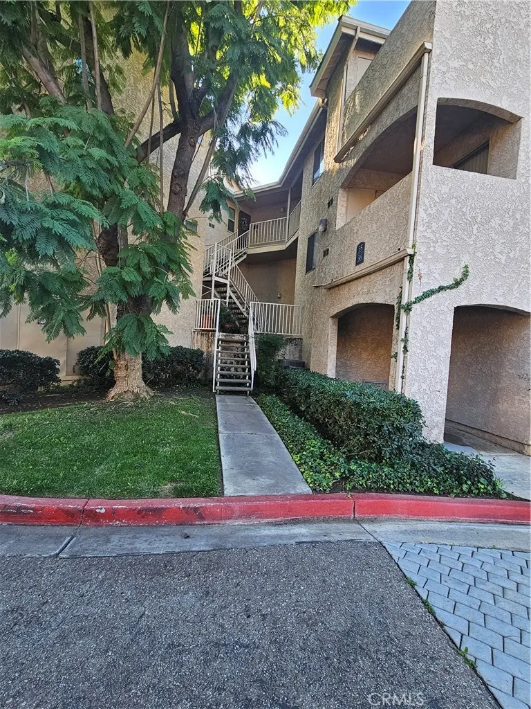 2410 N Towne Avenue 37, Pomona, California 91767 home-pic-2