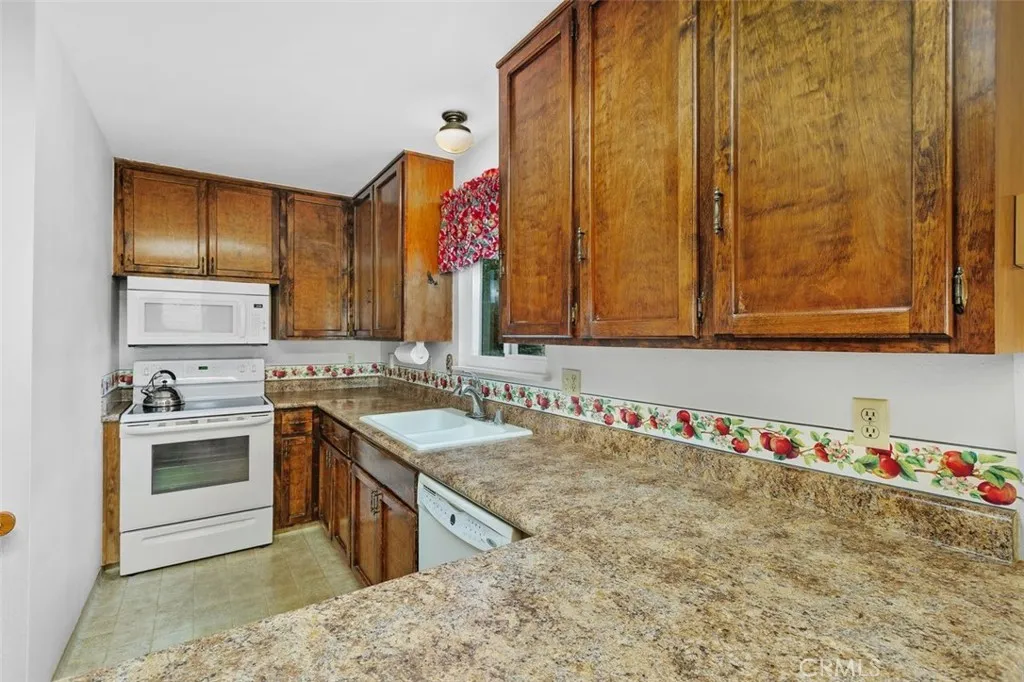 39566 Clearwater Drive, Oak Glen, California 92399 home-pic-16