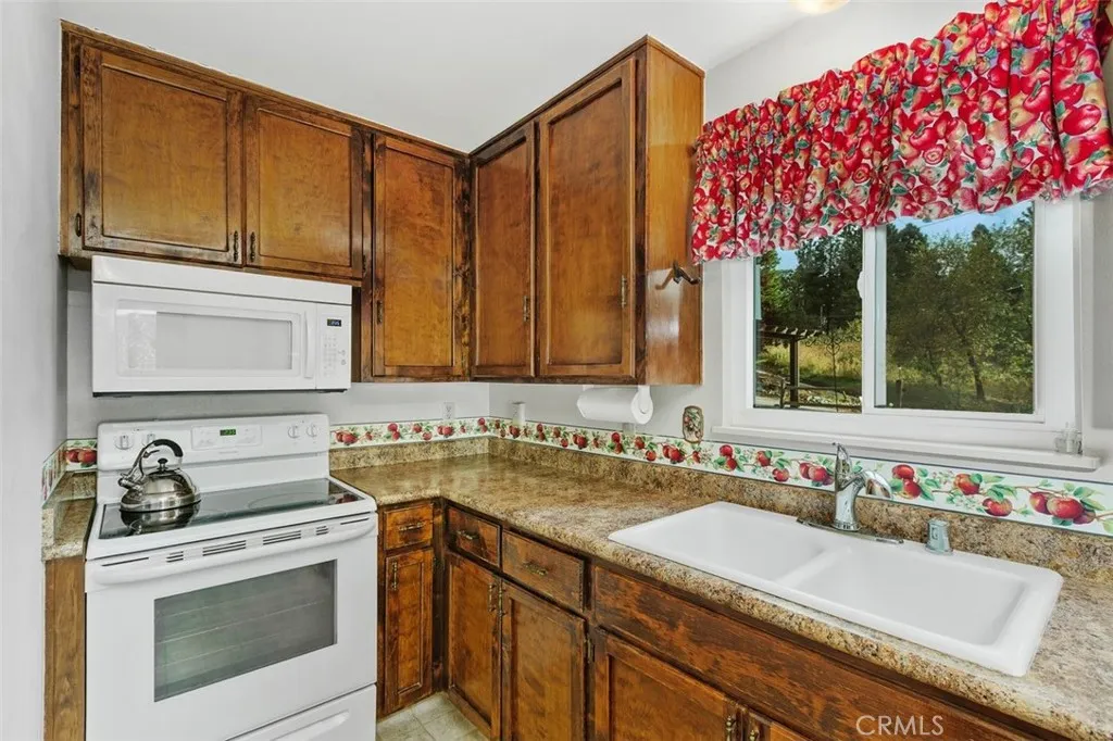 39566 Clearwater Drive, Oak Glen, California 92399 home-pic-17