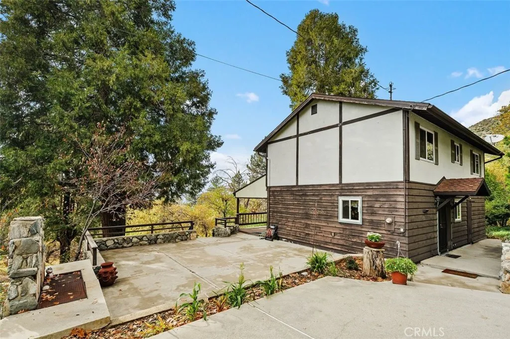 39566 Clearwater Drive, Oak Glen, California 92399 home-pic-3